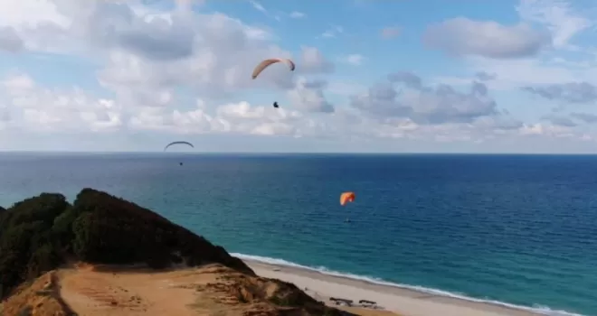 Çatalca yamaç paraşütü tutkunlarının ilgi odağı oldu
