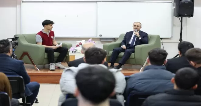 Çayırova’da Başkan Çiftçi liselilerle tecrübe paylaştı