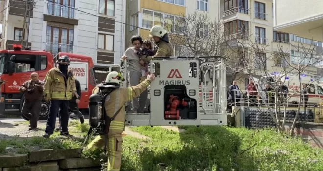 Çekmeköy’de apartman dairesi yandı, mahsur kalan 6 kişiyi itfaiye kurtardı
