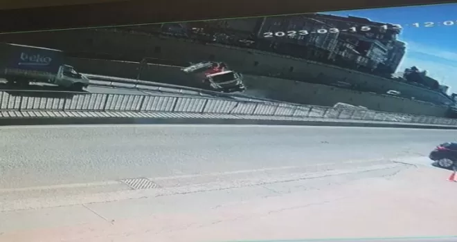 Çekmeköy’de çöp kamyonu devrildi: 2 yaralı
