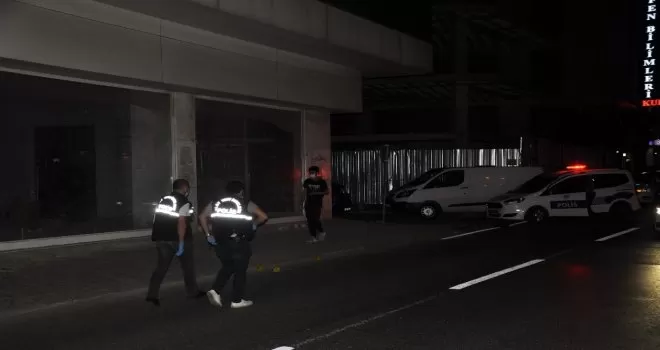 Çekmeköy’de Eğlence merkezinin önünde silahlı çatışma: 2 yaralı
