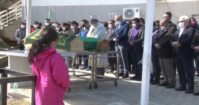 Çekmeköy’de inşaatta ölü bulunan 2 çocuğun cenazesi toprağa verildi
