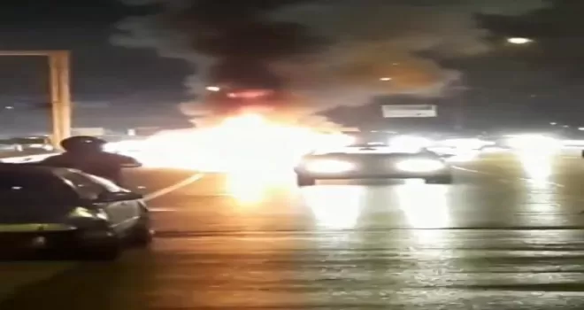 Çekmeköy’de yanan araç, alev topuna döndü
