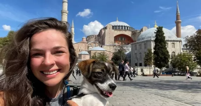 Çekyalı turist öğrenci Ayasofya’da gözyaşlarına boğuldu