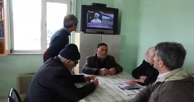 Cemaatle namaza ara verildi, vatandaşlar namazlarını evde kıldı
