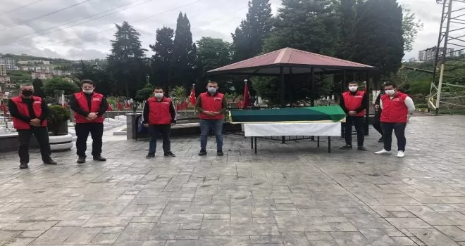 Cenaze namazını vefa ekibi kıldı

