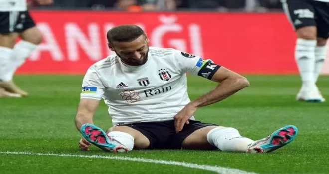 Cenk Tosun maça devam edemedi
