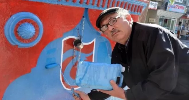 Çeşmeler Bordo-Mavi boyandı!