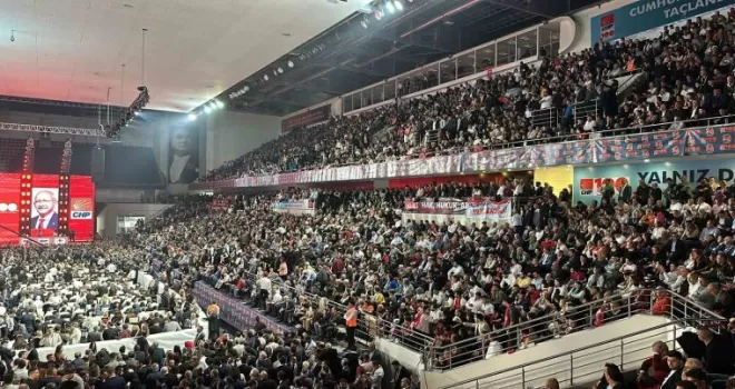 CHP 38. Olağan Kurultay’ında Kılıçdaroğlu ve Özel salona giriş yaptı
