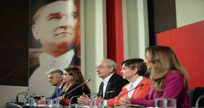 CHP Genel Merkezi’nde çalışan kadın personele 8 Mart SMS’i
