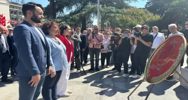 CHP’nin 102’nci yılına Bursa’dan çelenk