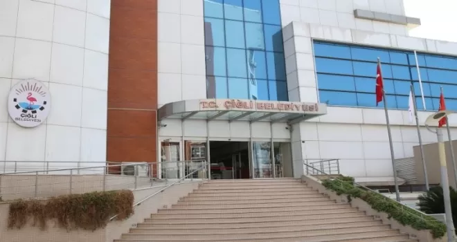 Çiğli’de belediyeden sonra Akvaryum Kafe’ye silahlı saldırı!