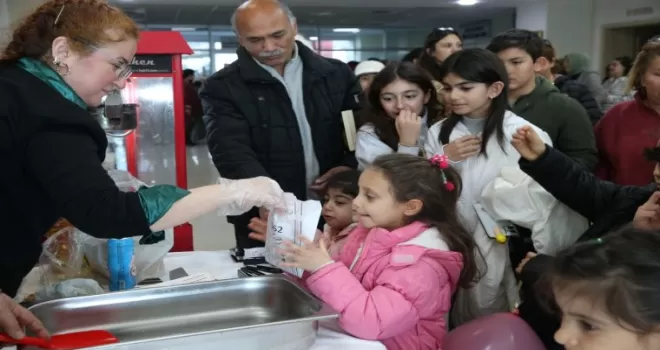 Çiğli’de çocuklar sinema keyfini Başkan Yıldız’la paylaştı