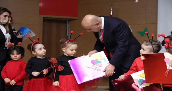 Çocuklar karnelerini Başkan Altınok’un elinden aldı
