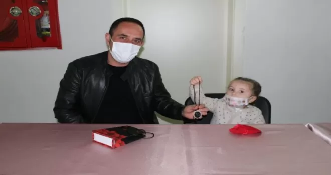 Çocuklar ve babalardan annelere Kadınlar Günü hediyesi
