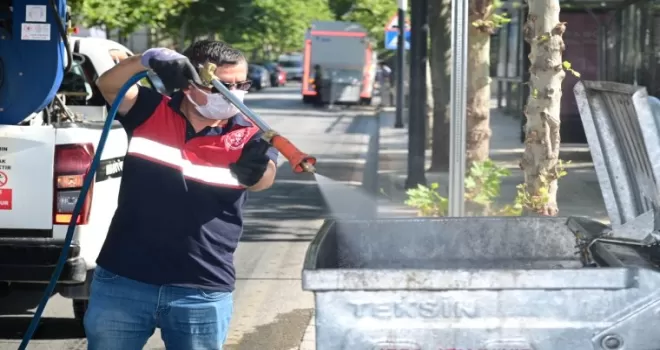 Çöp konteynerlerinde temizlik ve ilaçlama seferberliği