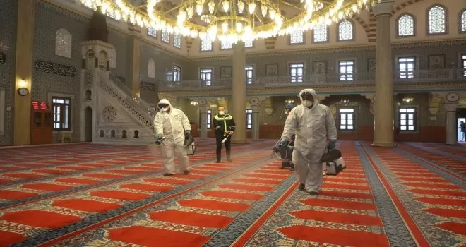 Cuma namazı öncesinde camiler dezenfekte edildi
