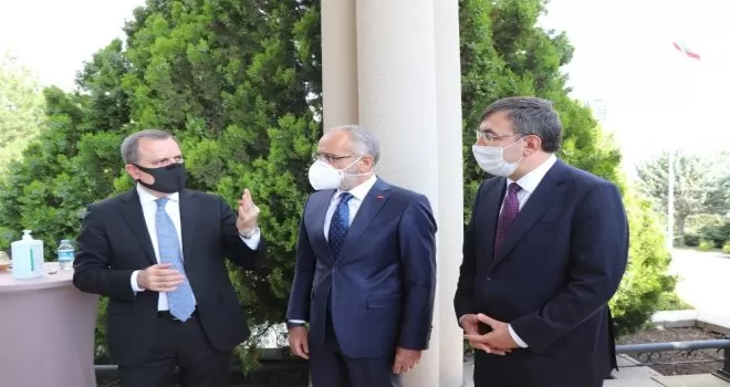 Cumhurbaşkanı Başdanışmanı Topçu’ya Azerbaycan Cumhuriyeti Hatıra Madalyası

