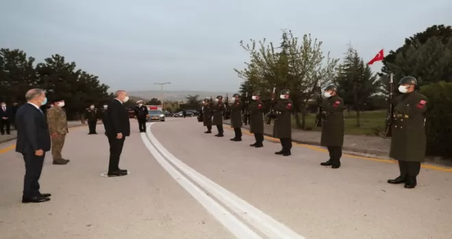 Cumhurbaşkanı Erdoğan, askerlerle iftar yaptı
