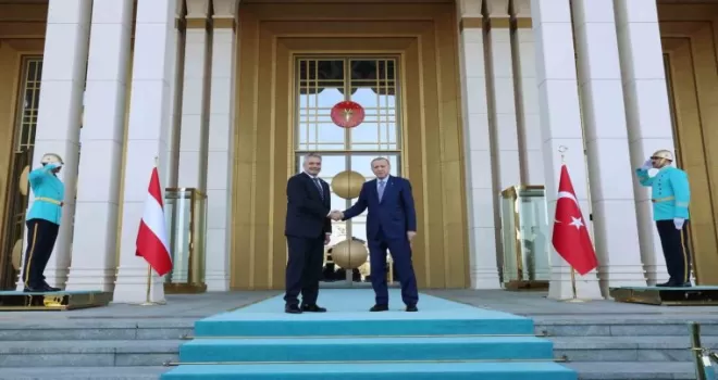 Cumhurbaşkanı Erdoğan, Avusturya Başbakanı Nehammer’i resmi törenle karşıladı
