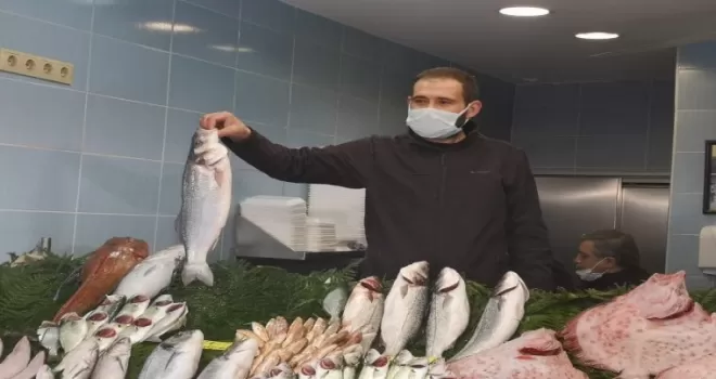 Cumhurbaşkanı Erdoğan, Çengelköy’de balık aldı
