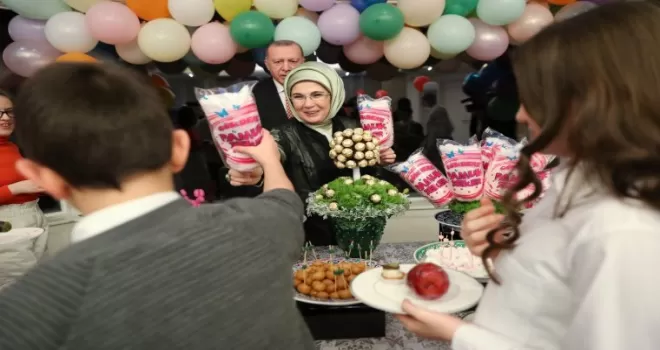 Cumhurbaşkanı Erdoğan, çocuklarla iftarda buluştu
