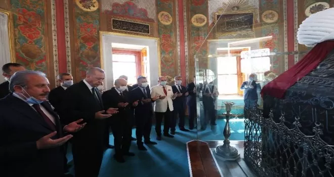 Cumhurbaşkanı Erdoğan, Fatih Sultan Mehmet Han’ın türbesini ziyaret etti
