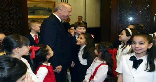Cumhurbaşkanı Erdoğan, Külliye’de çocukları misafir etti
