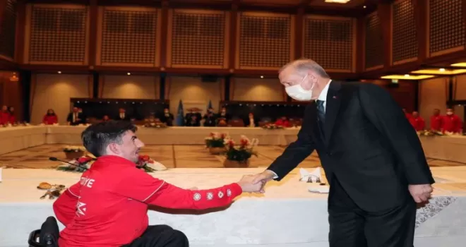 Cumhurbaşkanı Erdoğan, milli sporcuları kabul etti
