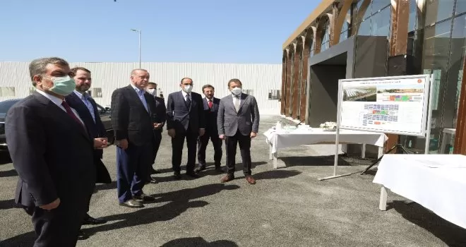 Cumhurbaşkanı Erdoğan, pandemi hastanelerinde incelemelerde bulundu
