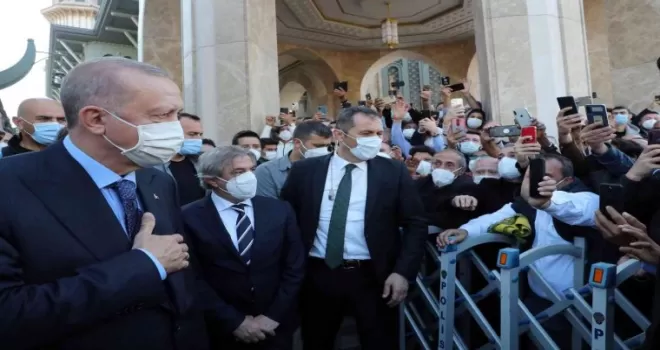 Cumhurbaşkanı Recep Tayyip Erdoğan, Cuma namazını Taksim Camii’nde kıldı

