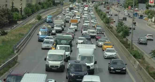 D-100 karayolu trafiğini felç eden intihar girişimi
