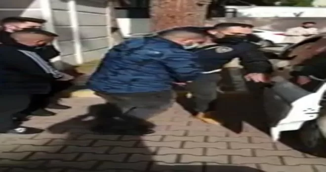 Damada "pompalı tüfek" takmıştı: Yakalandılar
