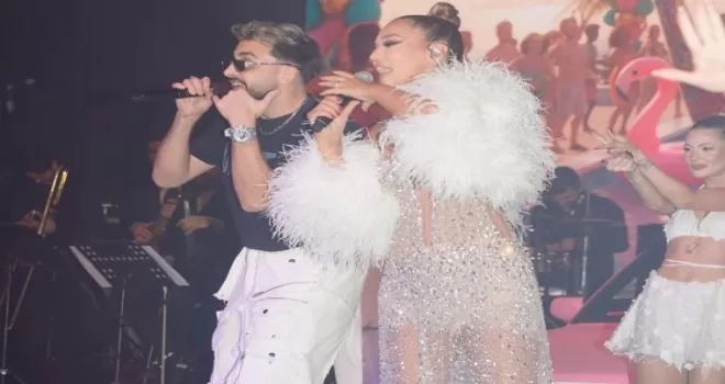 Demet Akalın’dan ’yerinde dur’amayan konser!