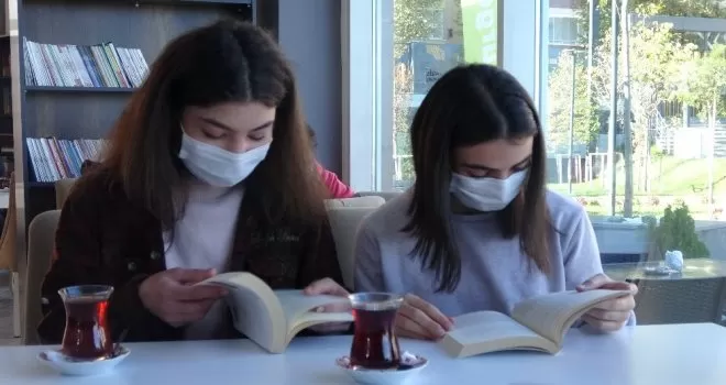 Deniz manzaralı Millet Bahçesi’nin kütüphanesi hizmete açıldı
