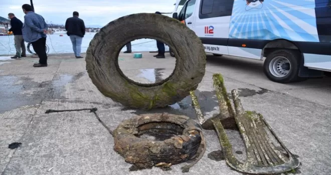 Trabzon'da denizden 7 ton çöp çıkarıldı