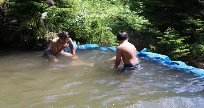 Denizden uzaktaki köy çocuklarından sıra dışı yöntem
