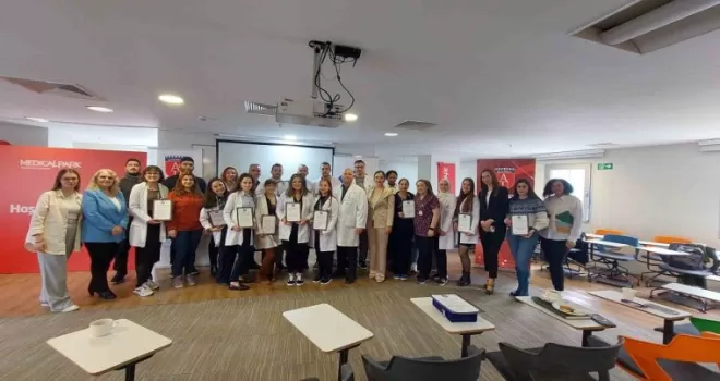 Deprem bölgesinde kesintisiz hizmet veren tıp öğrencileri takdir topladı
