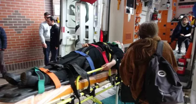 Depremi yara almadan atlattılar, kazada yaralandılar
