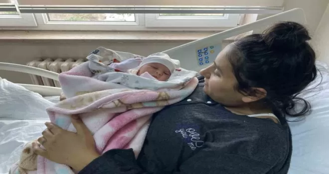 Depremzede çift anne baba olmanın sevinciyle teselli buldu
