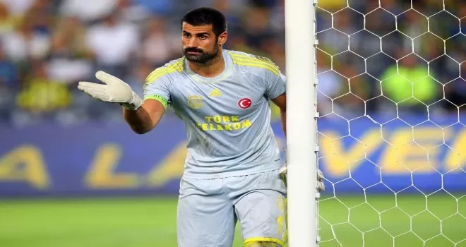 Derbide Volkan Demirel ilk kez kulübede
