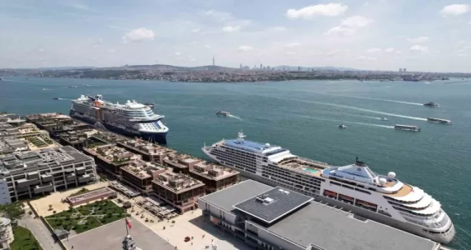 Dev kruvaziyerler Galataport’a demirledi
