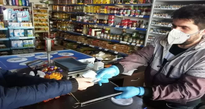 Din görevlisi mahalle halkının veresiye borcunu ödedi
