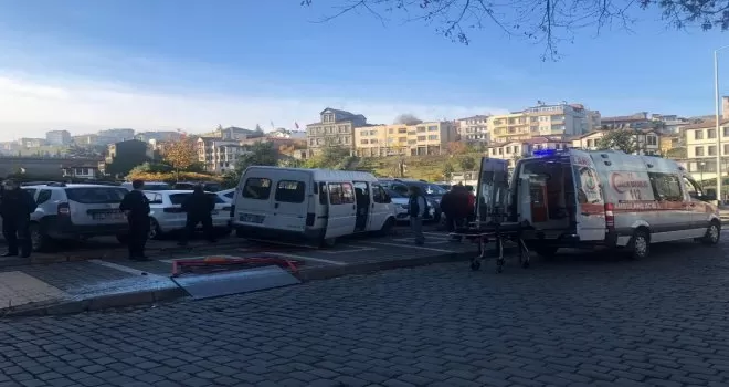 Direksiyon başında fenalaşan sürücü yayaya çarptı
