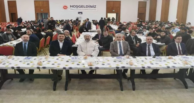 Diyanet İşleri Başkanı Erbaş, gençlerle iftarda buluştu
