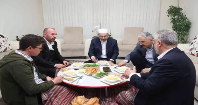 Diyanet İşleri Başkanı Erbaş sahurda Ünal ailesinin evine konuk oldu
