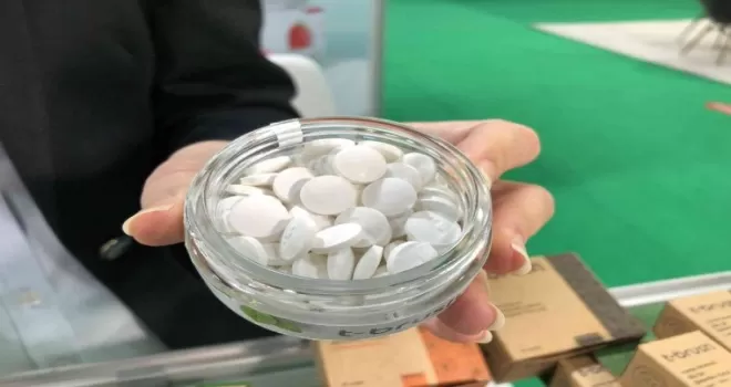 Doğal aromalı çiğnenebilir diş macunu ilgi gördü
