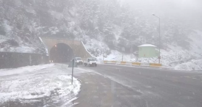 Doğu Karadeniz Bölgesi’nin yüksek kesimlerine Mayıs ayında kar yağdı
