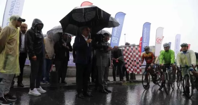 Doğuştan 2 bacağı olmayan, sporcu Şehit Ömer Halisdemir anısına pedal çevirdi
