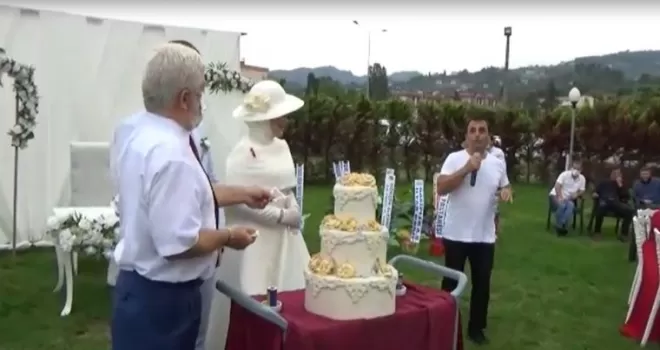Vakfıkebir'de yapılan düğünde alkış alan hareket
